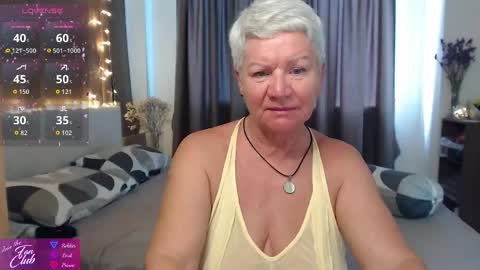 Snapshot of roxana_brooks chatting on May 2026 01:12:01 AM Roxana online show from May 2026 01:12:01 AM