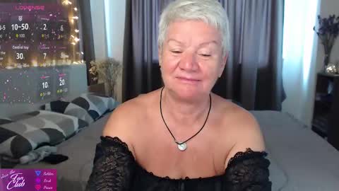 Snapshot of roxana_brooks chatting on May 2026 01:44:01 AM Roxana online show from May 2026 01:44:01 AM