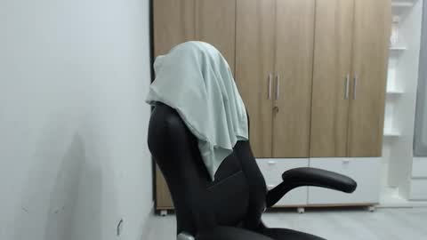 Snapshot of roxanalove7 chatting on November 2025 04:37:02 AM Roxana online show from November 2025 04:37:02 AM