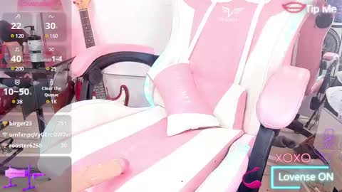 Snapshot of roxaneevans_ chatting on January 2025 07:38:01 PM Roxane online show from January 2025 07:38:01 PM