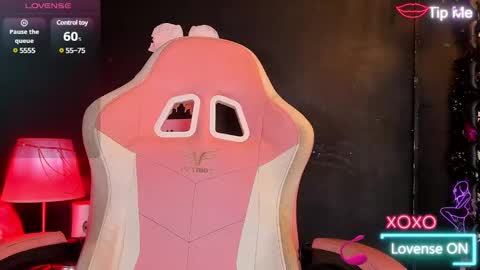 Snapshot of roxaneevans_ chatting on March 2025 10:09:01 AM Roxane online show from March 2025 10:09:01 AM