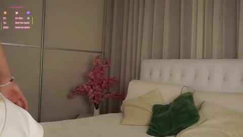 Snapshot of roxanelan chatting on October 2025 12:28:01 PM Anna Lokiss online show from October 2025 12:28:01 PM