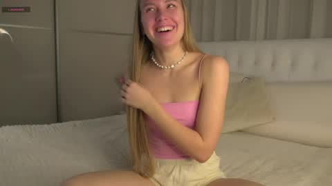 Snapshot of roxanelan chatting on November 2025 12:18:01 PM Anna Lokiss online show from November 2025 12:18:01 PM