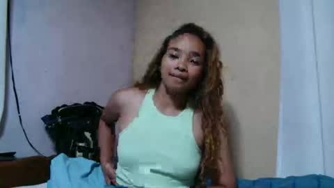 roxanne_98 online show from September 2025 05:03:01 PM
