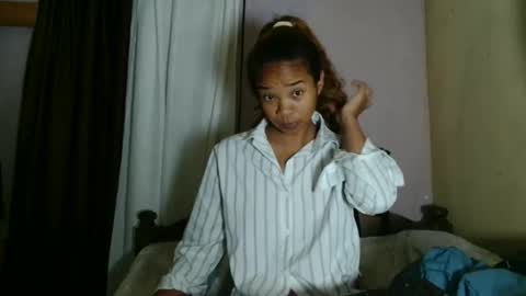 roxanne_98 online show from November 2025 02:14:01 AM