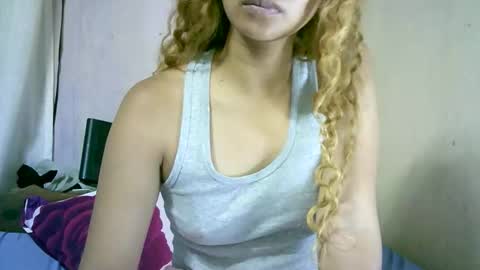 roxanne_98 online show from January 2026 01:40:01 AM