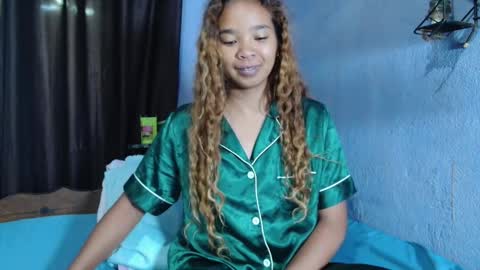 roxanne_98 online show from February 2026 02:32:01 AM