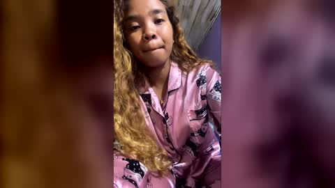 roxanne_98 online show from April 2026 04:30:01 PM