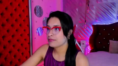Snapshot of roxanne_han chatting on April 2026 12:08:02 PM roxanne_han online show from April 2026 12:08:02 PM