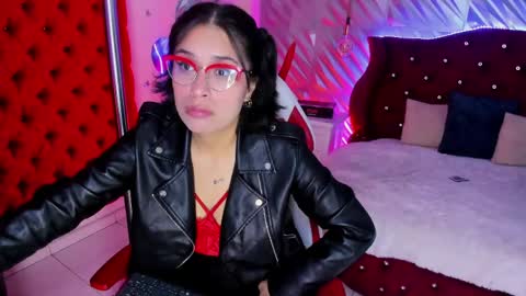 Snapshot of roxanne_han chatting on April 2026 12:18:01 PM roxanne_han online show from April 2026 12:18:01 PM