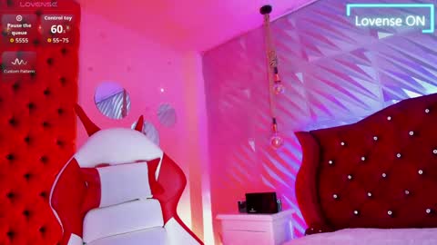 Snapshot of roxanne_han chatting on April 2026 12:00:01 PM roxanne_han online show from April 2026 12:00:01 PM