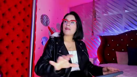 Snapshot of roxanne_han chatting on May 2026 12:13:02 PM roxanne_han online show from May 2026 12:13:02 PM