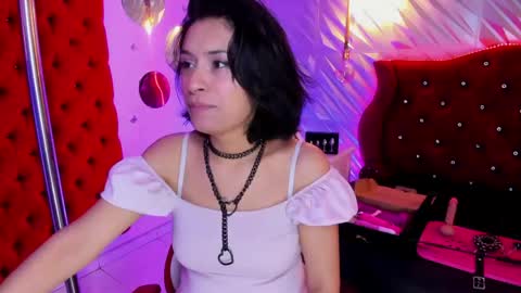 Snapshot of roxanne_han chatting on May 2026 12:22:01 PM roxanne_han online show from May 2026 12:22:01 PM