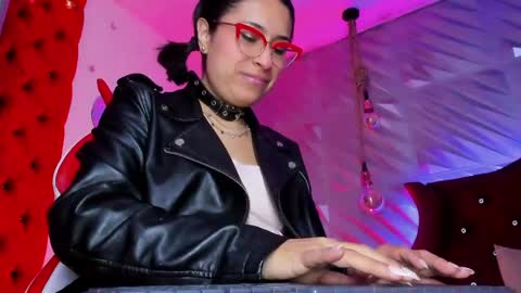 Snapshot of roxanne_han chatting on May 2026 12:14:02 PM roxanne_han online show from May 2026 12:14:02 PM