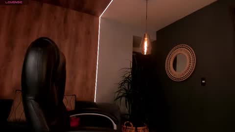 Snapshot of roxannehill_ chatting on December 2025 11:30:02 AM Roxanne Hill online show from December 2025 11:30:02 AM