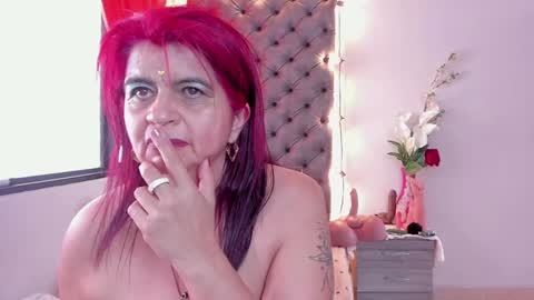 Snapshot of roxettemature chatting on January 2025 05:40:02 PM RoxetteMature online show from January 2025 05:40:02 PM