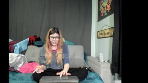 roxihazeleyes online show from November 2025 01:19:01 AM