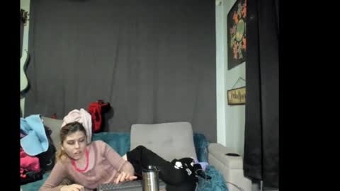 roxihazeleyes online show from November 2025 11:15:01 PM