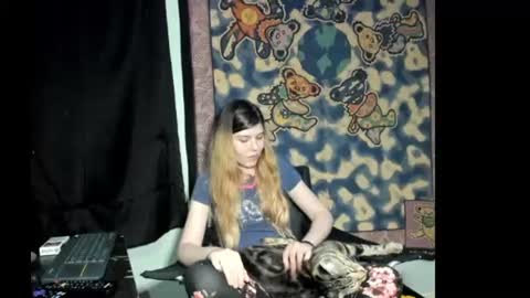 roxihazeleyes online show from July 2026 05:44:02 AM