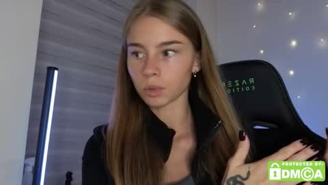 Snapshot of roxxxie_reid chatting on October 2025 11:10:02 PM Roxieex ABBY online show from October 2025 11:10:02 PM