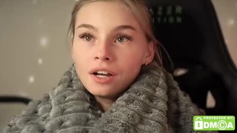 Snapshot of roxxxie_reid chatting on October 2025 08:42:01 PM Roxieex ABBY online show from October 2025 08:42:01 PM