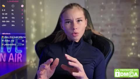 Snapshot of roxxxie_reid chatting on November 2025 10:20:02 PM Roxieex ABBY online show from November 2025 10:20:02 PM