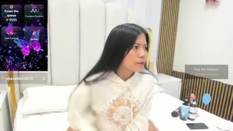 Roxy online show from April 2026 12:08:02 PM