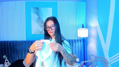 Snapshot of roxy_hell chatting on November 2025 12:07:01 PM Roxy hell online show from November 2025 12:07:01 PM