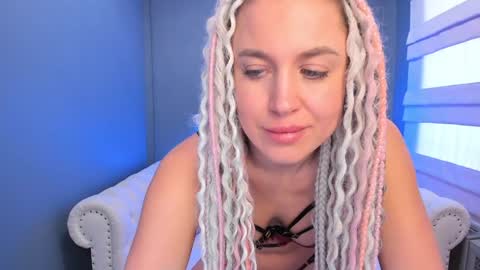Snapshot of roxy_mars chatting on December 2024 08:08:02 AM Roxy online show from December 2024 08:08:02 AM