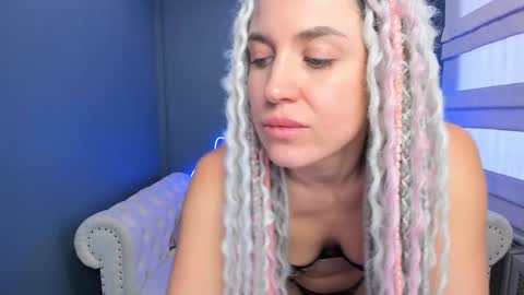Snapshot of roxy_mars chatting on December 2024 08:05:02 AM Roxy online show from December 2024 08:05:02 AM