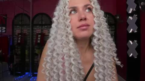 Snapshot of roxy_mars chatting on May 2026 01:47:02 AM Roxy online show from May 2026 01:47:02 AM