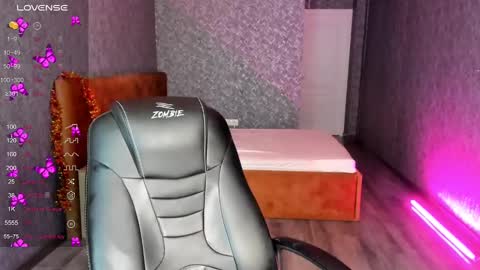Snapshot of roxy_the_daedevill chatting on December 2024 07:15:02 AM roxy_the_daedevill online show from December 2024 07:15:02 AM