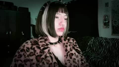 Snapshot of roxy_toxic chatting on May 2026 12:28:02 AM Roxy Independient model Help me to reach 50 thumbs up online show from May 2026 12:28:02 AM