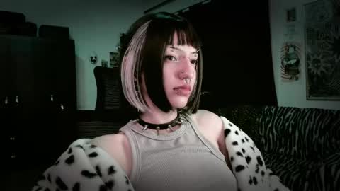 Snapshot of roxy_toxic chatting on May 2026 10:50:03 PM Roxy Independient model Help me to reach 50 thumbs up online show from May 2026 10:50:03 PM