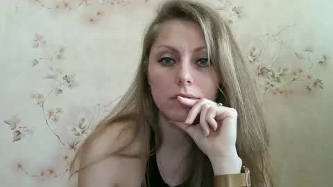 roxyfox18x01 online show from April 2026 07:47:02 AM