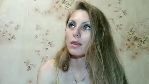 Snapshot of roxyfox18x01 chatting on June 2026 07:34:02 PM roxyfox18x01 online show from June 2026 07:34:02 PM