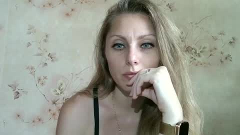 Snapshot of roxyfox18x01 chatting on June 2026 11:00:01 AM roxyfox18x01 online show from June 2026 11:00:01 AM