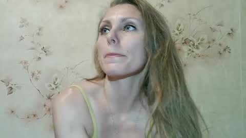 Snapshot of roxyfox18x01 chatting on July 2026 08:13:02 PM roxyfox18x01 online show from July 2026 08:13:02 PM