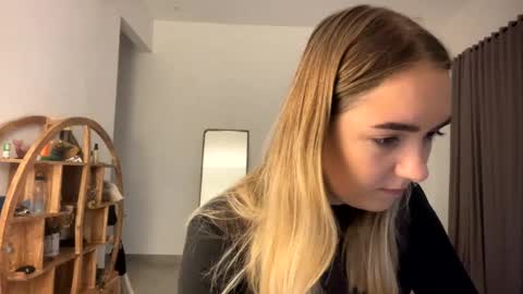 Roxy online show from March 2026 10:58:02 PM