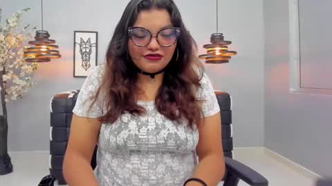 Snapshot of roxyvixen_ chatting on November 2025 03:31:01 AM Roxy Vixen online show from November 2025 03:31:01 AM