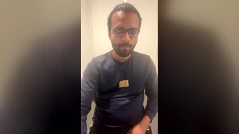 roy018 online show from April 2026 10:59:01 AM