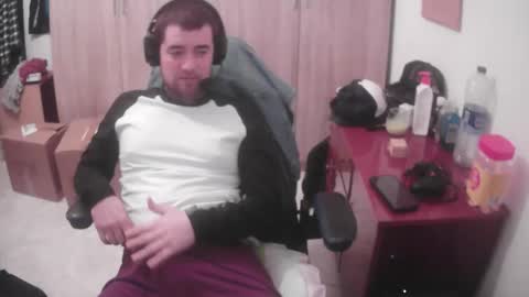 Snapshot of royer04 chatting on February 2026 01:57:02 AM royer04 online show from February 2026 01:57:02 AM