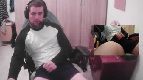 Snapshot of royer04 chatting on February 2026 11:58:01 PM royer04 online show from February 2026 11:58:01 PM