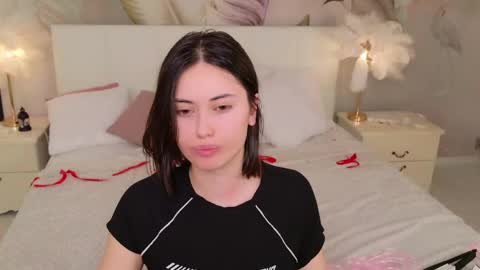 Luuna online show from April 2026 06:10:01 PM