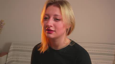 Mila online show from October 2025 04:05:02 AM