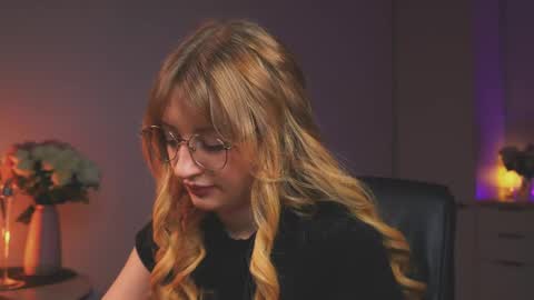 Mila online show from April 2026 05:25:01 PM