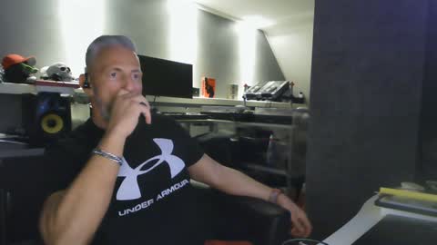 Chico que rico Caliente online show from January 2025 11:34:02 PM