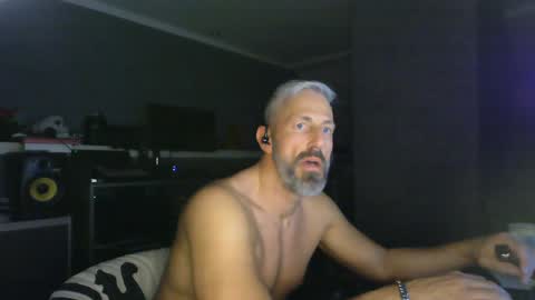 Chico que rico Caliente online show from February 2025 09:11:01 AM