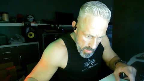 Chico que rico Caliente online show from October 2025 09:41:02 AM