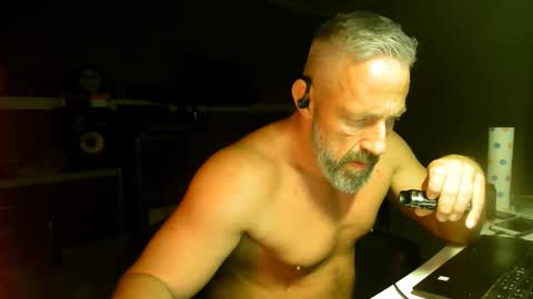 Chico que rico Caliente online show from December 2025 11:05:01 AM